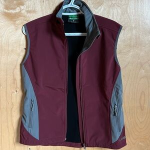 Hi-Tec size small zip up vest